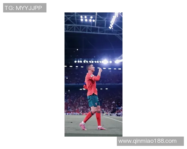 C罗足球传奇之路动感高清壁纸展示，感受绿茵场上的王者风范