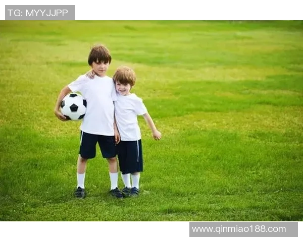 《巨星足球队打造球星梦让我成为绿茵场上的焦点人物》