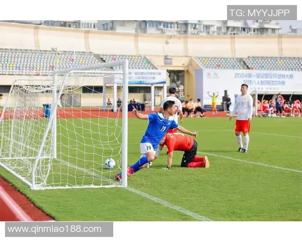 《球星扑克足球大赛：挑战极限技巧与策略，重新定义足球娱乐体验》