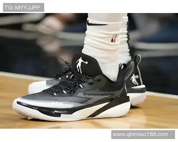 中场球星上脚必备足球鞋推荐解析助你提升球场表现