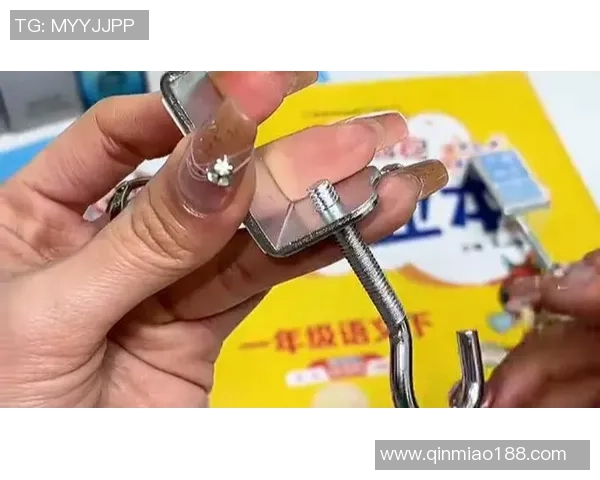 书包挂钩足球星创意设计灵感分析与实用性探讨