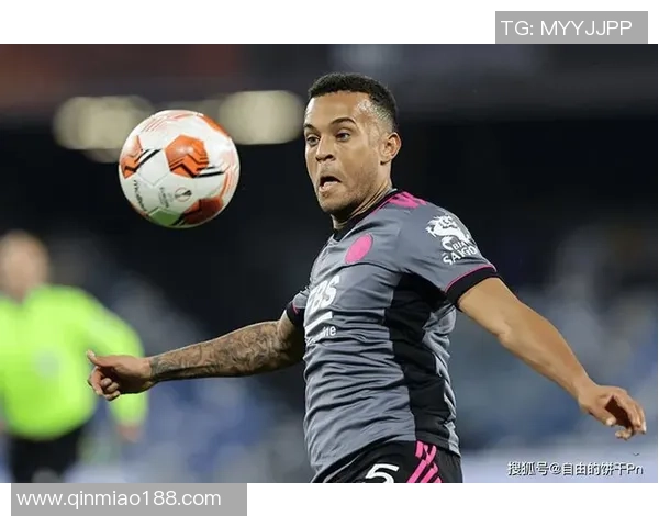 传奇足球巨星离世后引发全球悼念 足坛永远的英雄将永载史册