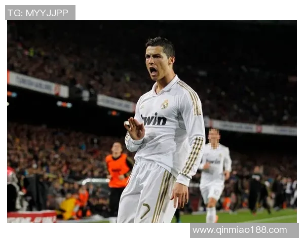 库里曾公开表示自己最喜爱的足球球星是C罗并多次模仿其庆祝动作 库里曾公开表示自己最喜爱的足球球星是C罗并多次模仿其庆祝动作