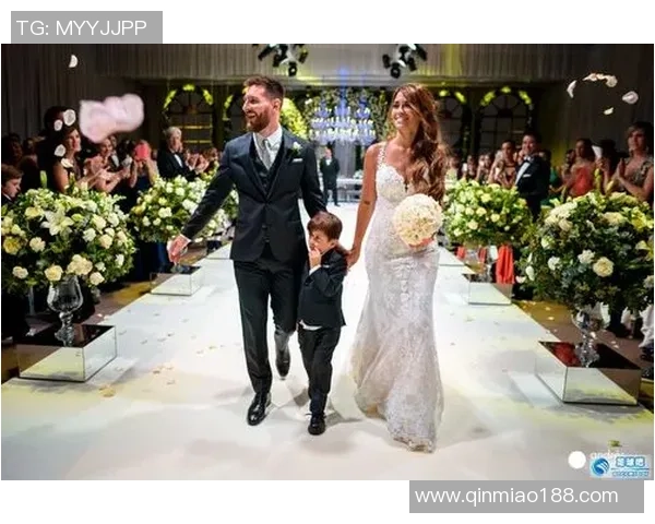 甜蜜同框足球情侣球星合影展现赛场外的浪漫瞬间 甜蜜同框足球情侣球星合影展现赛场外的浪漫瞬间